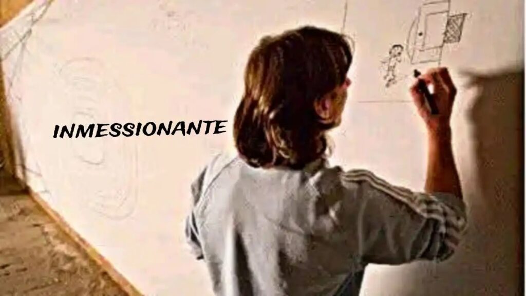 Lionel Messi writes on the whiteboard